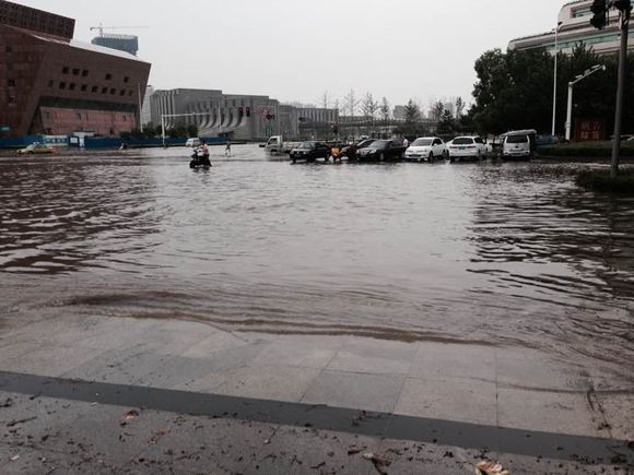 河南新乡暴雨“看海”图片在线预览